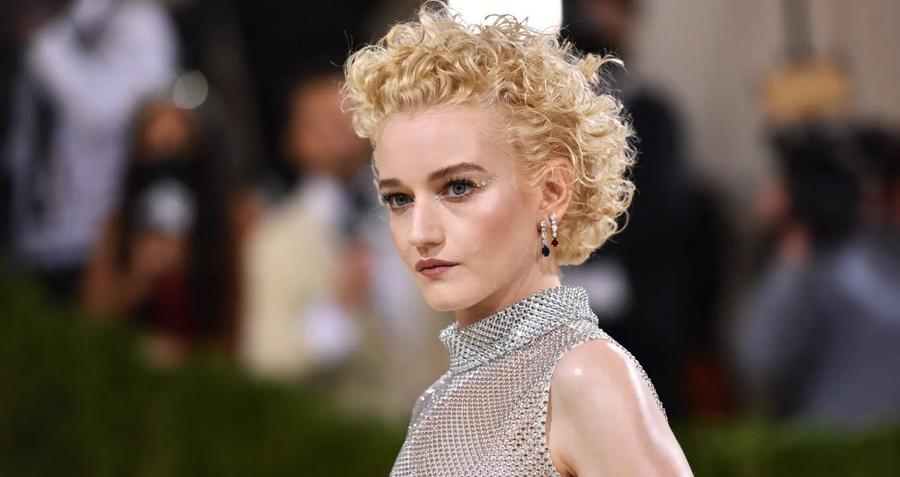 Джулия Гарнер на Met Gala в 2021 году, фото vogue.com